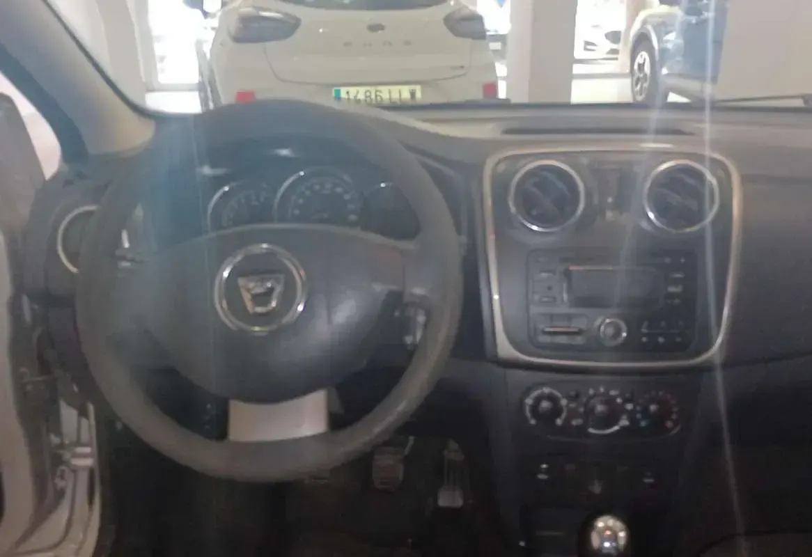 Usado Dacia Sandero Stepway 90 CV (66 kW) 2015 Plateado Utilitario