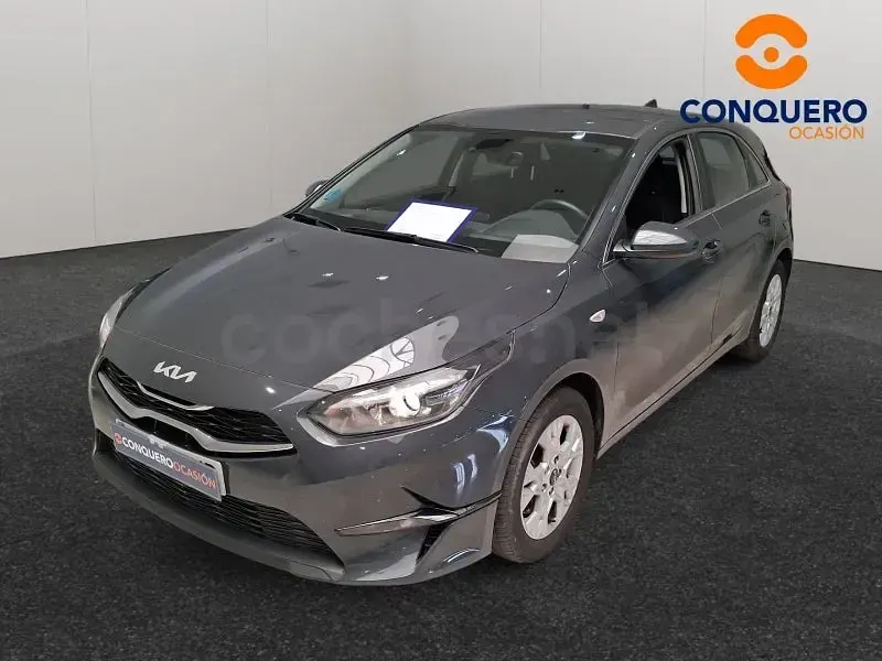 Usado Kia Ceed 136 CV (100 kW) 2024 Gris / plata Utilitario