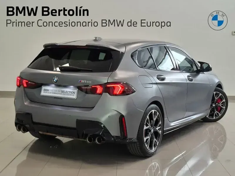 Occasion BMW M135 Comfort Edition 300 PK (220 kW) 2025 Grijs Hatchback