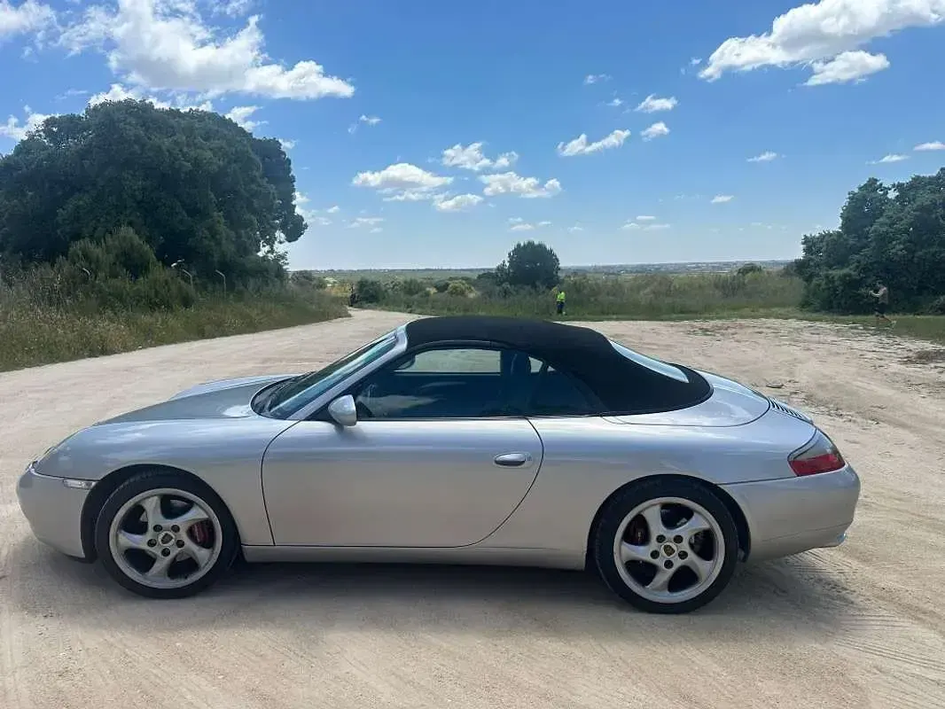 Usado Porsche 911 Carrera Cabriolet 320 CV (235 kW) 2001 Gris Descapotable