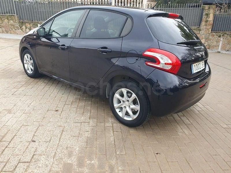 Usado Peugeot 208 Allure 92 CV (67 kW) 2015 Azul Utilitario