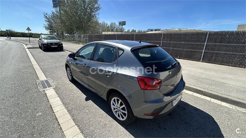 Usado Seat Ibiza CONNECT 105 CV (77 kW) 2016 Gris / plata Berlina