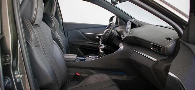 Usado Peugeot 3008 GT-line 131 CV (96 kW) 2017 Gris amazonite SUV