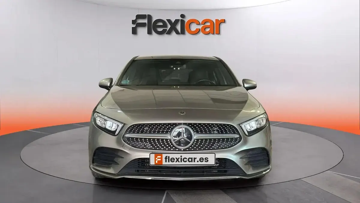 Usado Mercedes A180 116 CV (85 kW) 2020 Gris Berlina