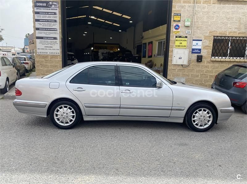 Käytetty Mercedes E200 Elegance 163 HP (119 kW) 2000 Harmaa Sedan