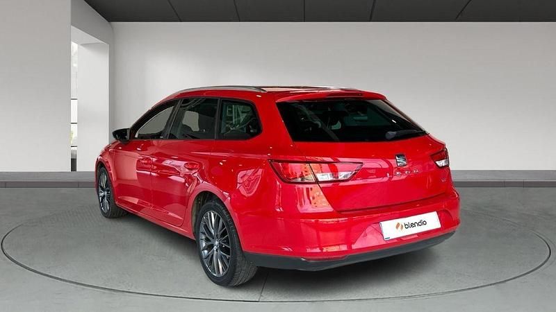 Usado Seat Leon FR 125 CV (91 kW) 2016 Rojo