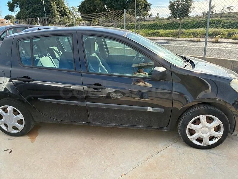 Usado Renault Clio II Authentique 75 CV (55 kW) 2011 Negro Berlina