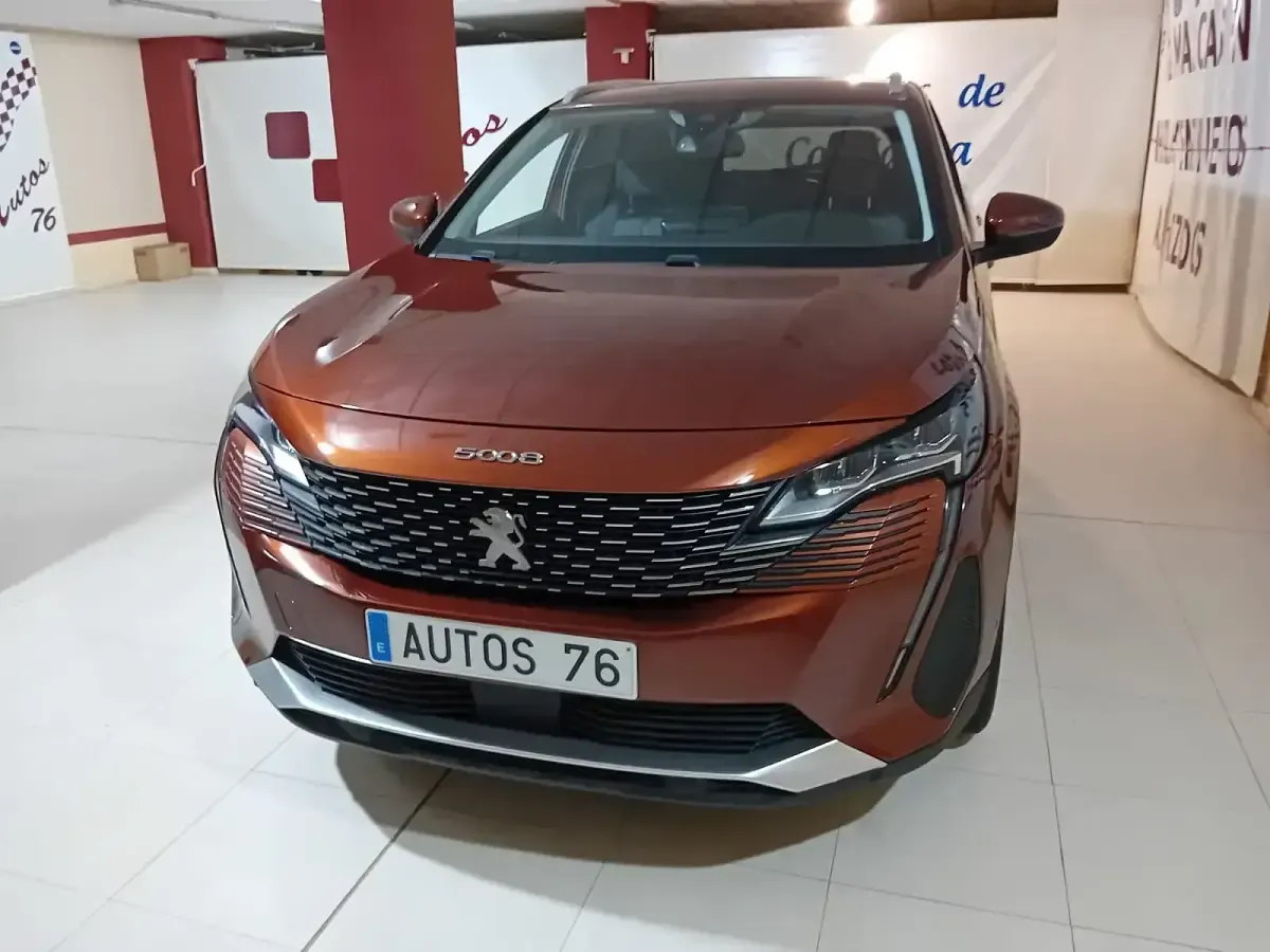 Usado Peugeot 5008 Active 130 CV (95 kW) 2021 Marrón SUV