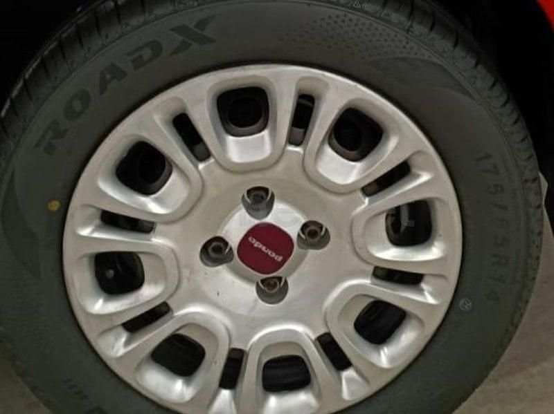 Usado Fiat Panda 69 CV (50 kW) 2016 Granate Utilitario