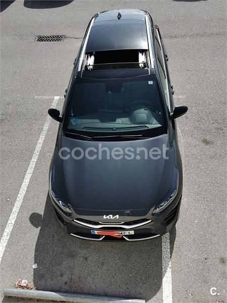 Usado Kia Ceed GT GT-Line 136 CV (100 kW) 2023 Gris / plata Familiar