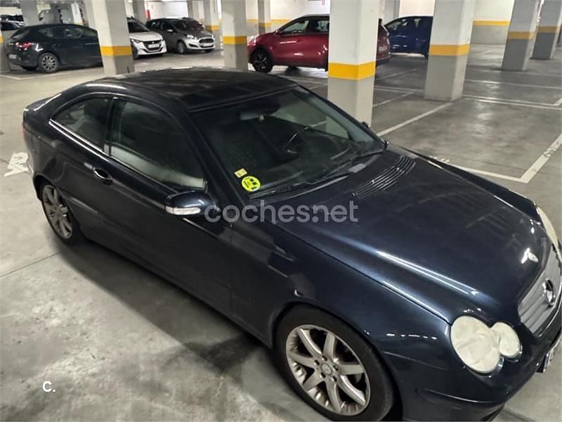 Usado Mercedes C200 163 CV (119 kW) 2001 Verde Berlina