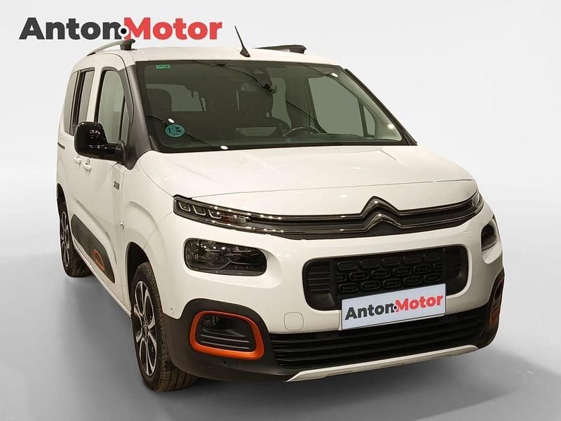 Usado Citroën Berlingo Shine 102 CV (75 kW) 2022 Blanco Monovolumen