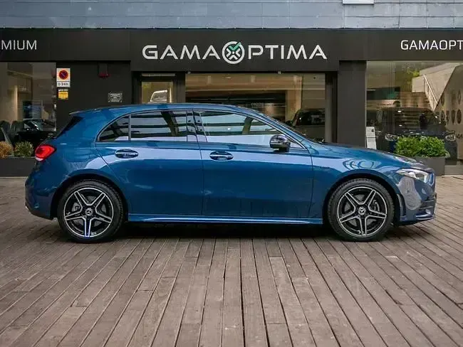 Usado Mercedes A250 AMG line 218 CV (160 kW) 2021 Azul Berlina