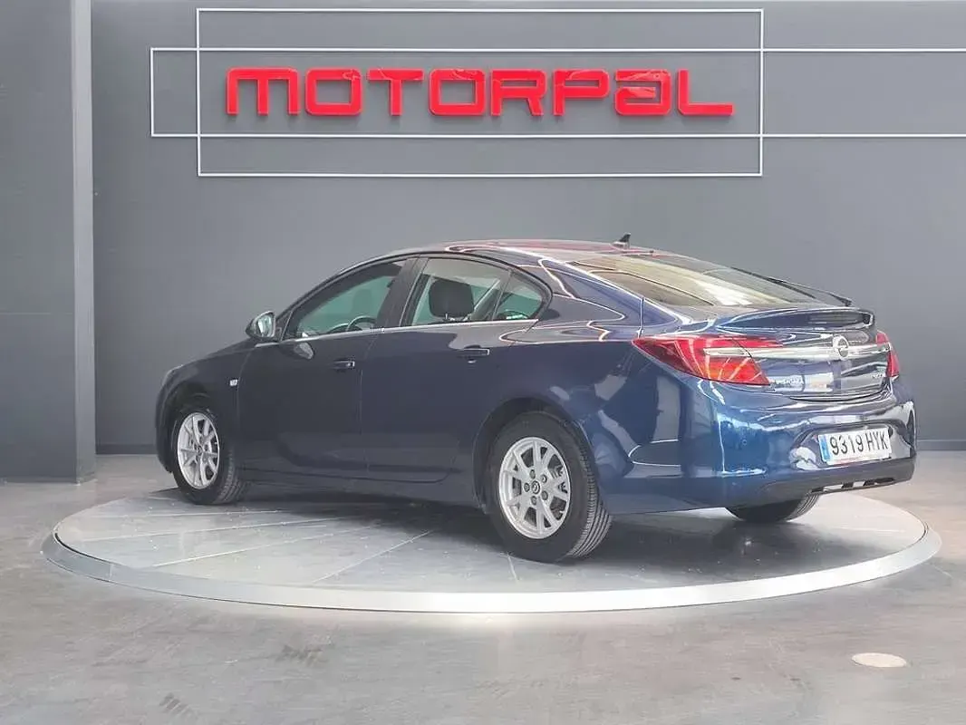 Usado Opel Insignia Business 140 CV (102 kW) 2014 Azul Familiar