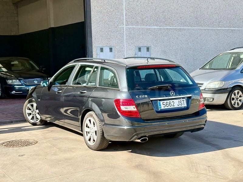 Usado Mercedes C220 Avantgarde 170 CV (125 kW) 2012 Negro Familiar