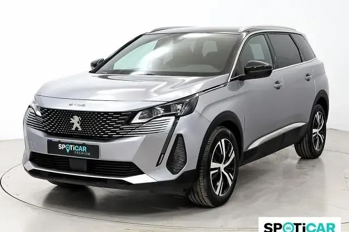 Usado Peugeot 5008 GT 130 CV (95 kW) 2023 Gris / plata SUV