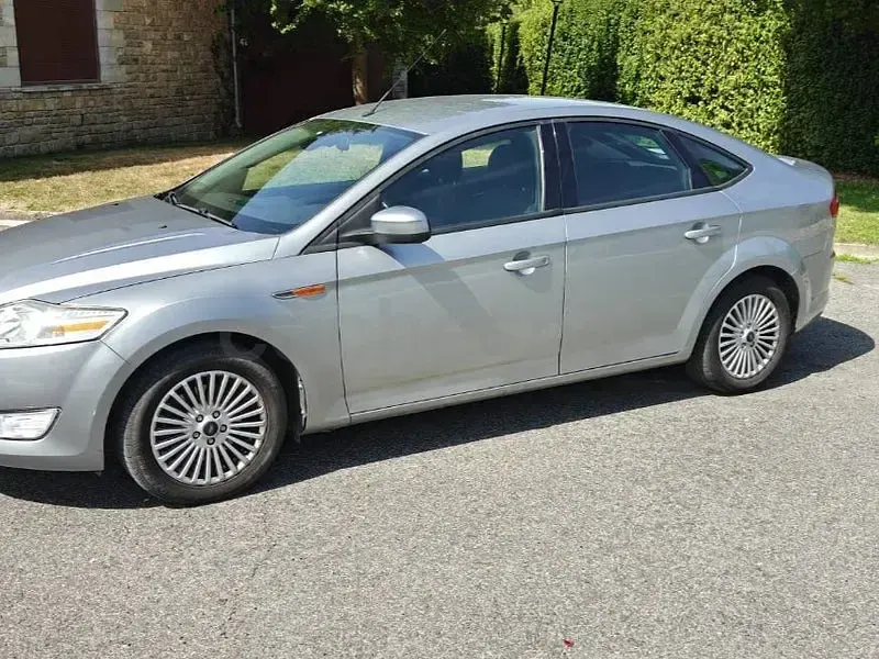 Usado Ford Mondeo 125 CV (91 kW) 2009 Gris / plata Berlina