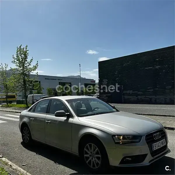 Usado Audi A4 Premium 143 CV (105 kW) 2013 Beige Berlina