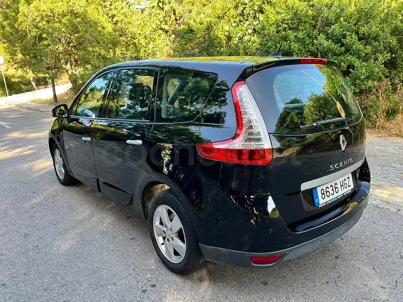 Usado Renault Grand Scénic Dynamique 130 CV (95 kW) 2011 Negro Monovolumen