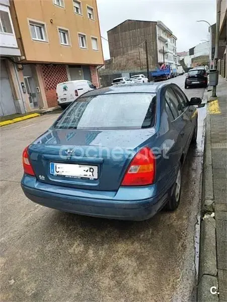 Usado Hyundai Elantra GLS 112 CV (82 kW) 2002 Verde Berlina