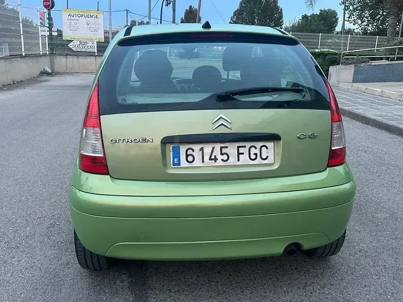 Usado Citroën C3 Exclusive 70 CV (51 kW) 2006 Verde Berlina