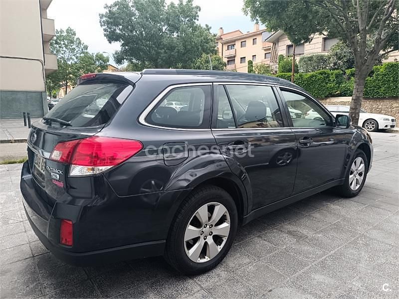 Usado Subaru Legacy 150 CV (110 kW) 2010 Negro Familiar