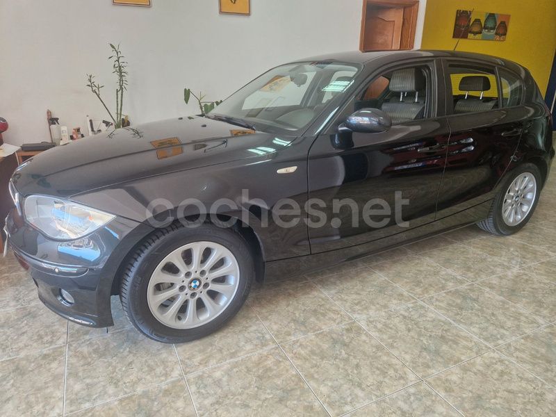 Negro Usado 2006 BMW 120 Utilitario | 7990 € (Un poco caro) - Imagen 1/4