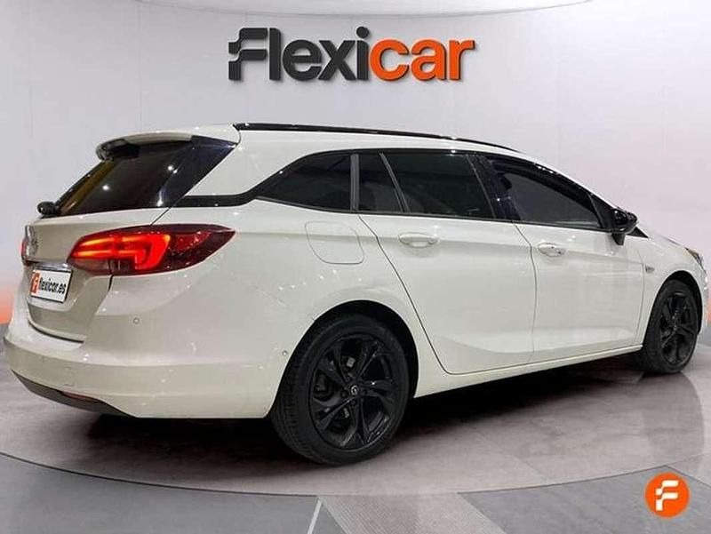 Usado Opel Astra Ultimate 131 CV (96 kW) 2021 Blanco Utilitario