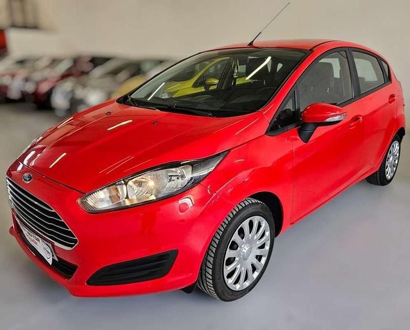 Usado Ford Fiesta Trend 101 HP (74 kW) 2014 Vermelho Citadino