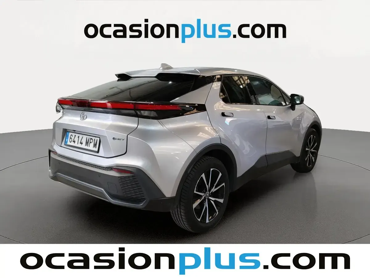 Begagnad Toyota C-HR Advance 196 HK (144 kW) 2024 Grå SUV