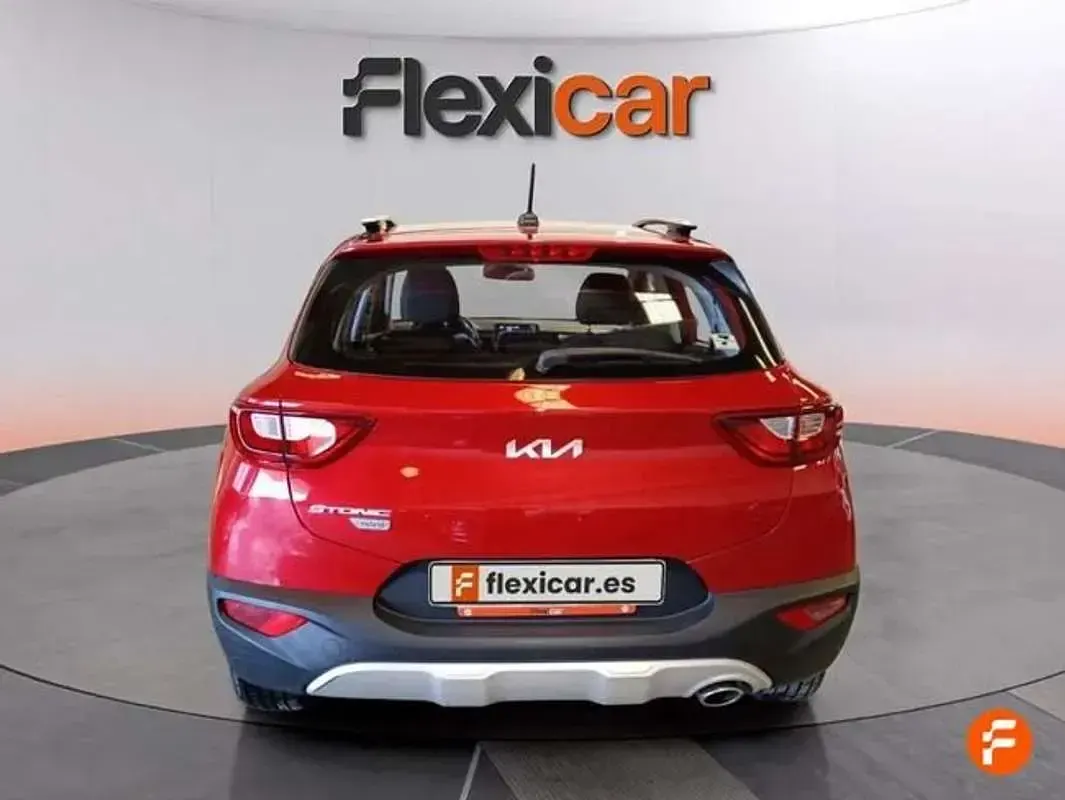 Usado Kia Stonic 101 CV (74 kW) 2022 Burdeos SUV