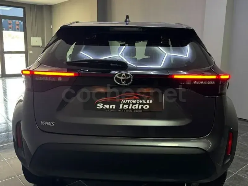 Usado Toyota Yaris Cross Active 116 CV (85 kW) 2022 Gris / plata SUV