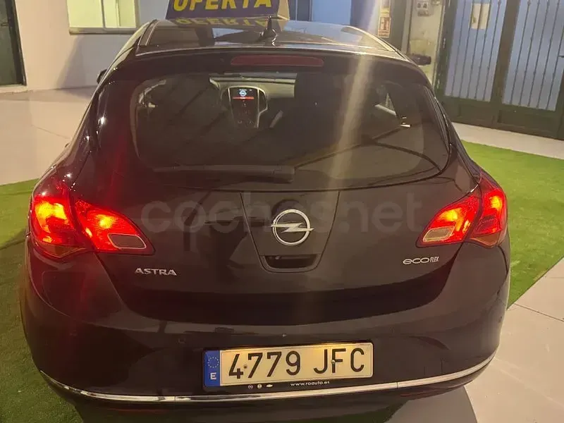 Usado Opel Astra Business 140 CV (102 kW) 2015 Negro Berlina