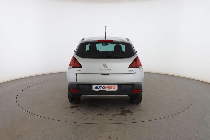 Usado Peugeot 3008 Allure 120 CV (88 kW) 2015 Gris SUV