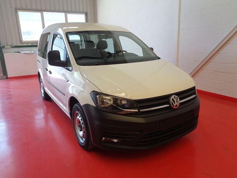 Usado VW Caddy 102 CV (75 kW) 2019 Blanco Monovolumen