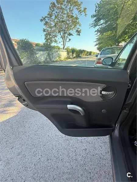 Usado Citroën C3 Exclusive 70 CV (51 kW) 2003 Gris / plata Berlina
