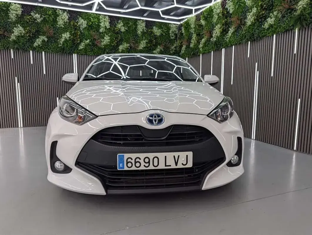 Usado Toyota Yaris Business Edition 116 CV (85 kW) 2022 Blanco Utilitario