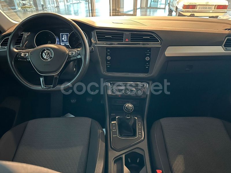 Usado VW Tiguan Edition 115 CV (84 kW) 2019 Gris / plata SUV