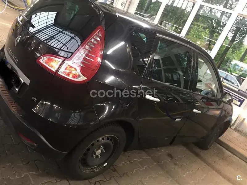 Usado Renault Scénic III Dynamique 110 CV (80 kW) 2011 Negro Monovolumen