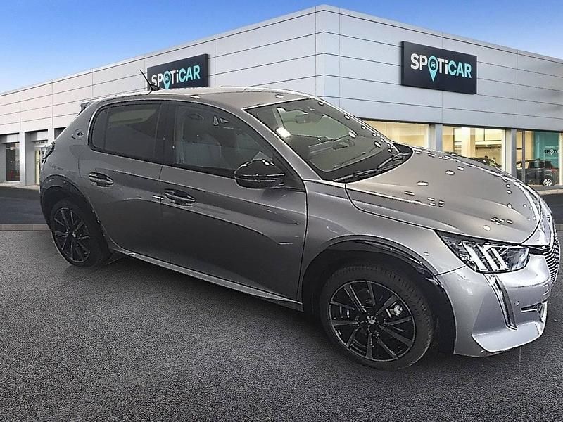 Usado Peugeot e-208 GT 100 kW (136 CV) 2024 Blanco Utilitario