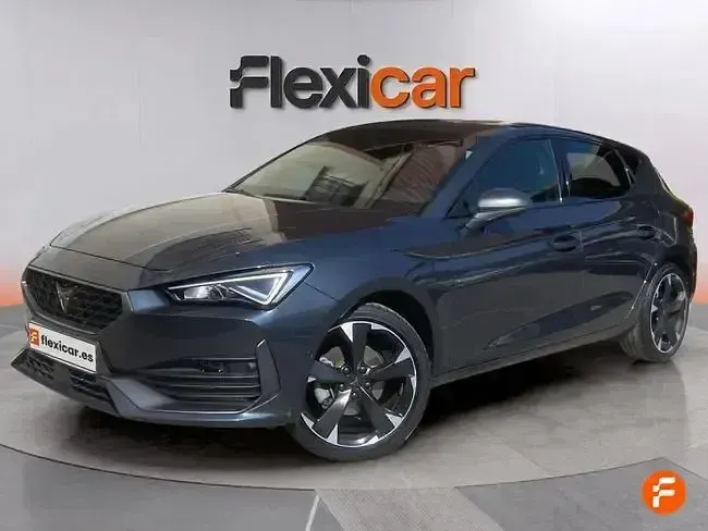 Usado Cupra Leon 150 CV (110 kW) 2023 Gris / plata Berlina