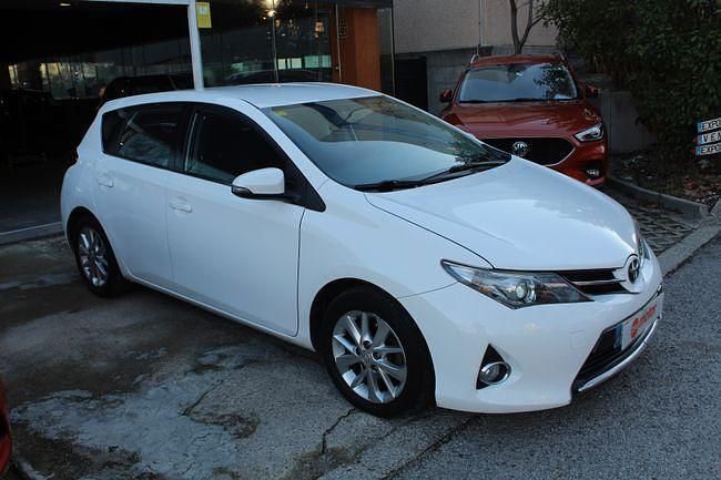 Usado Toyota Auris Active 90 CV (66 kW) 2014 Blanco Utilitario