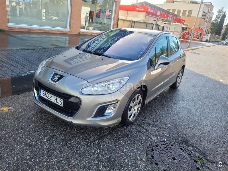 Usado Peugeot 308 Active 92 CV (67 kW) 2012 Gris / plata Berlina