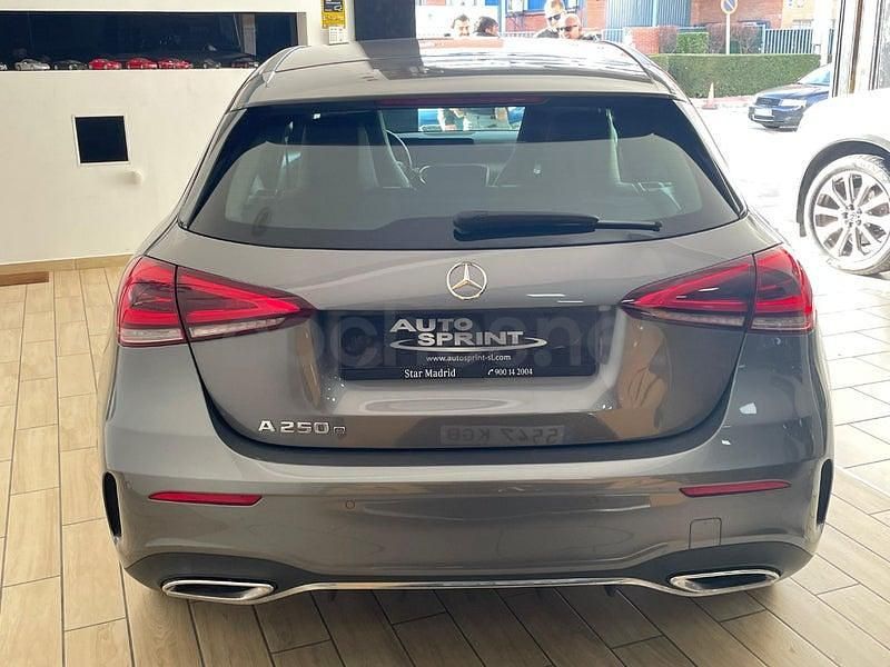 Usado Mercedes A250 218 CV (160 kW) 2021 Gris / plata Berlina