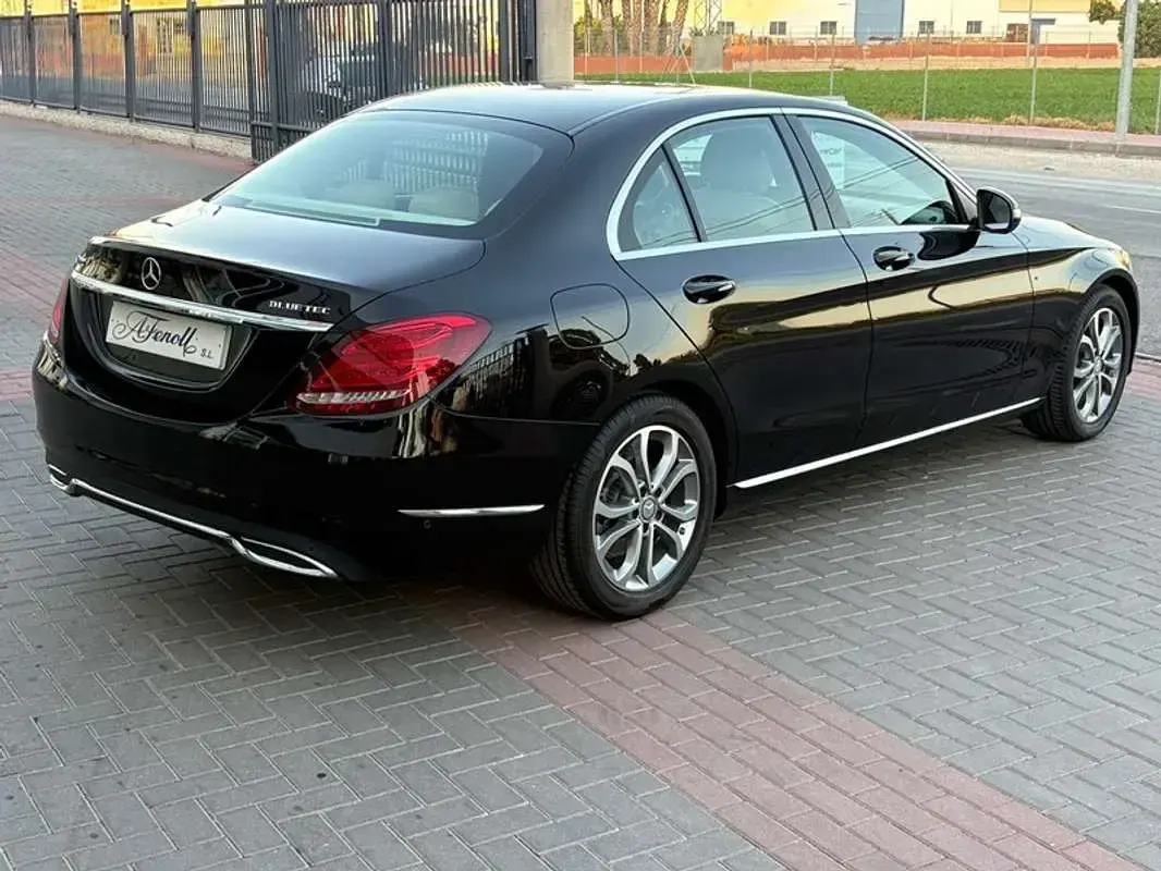Usado Mercedes E220 194 CV (142 kW) 2016 Negro Berlina