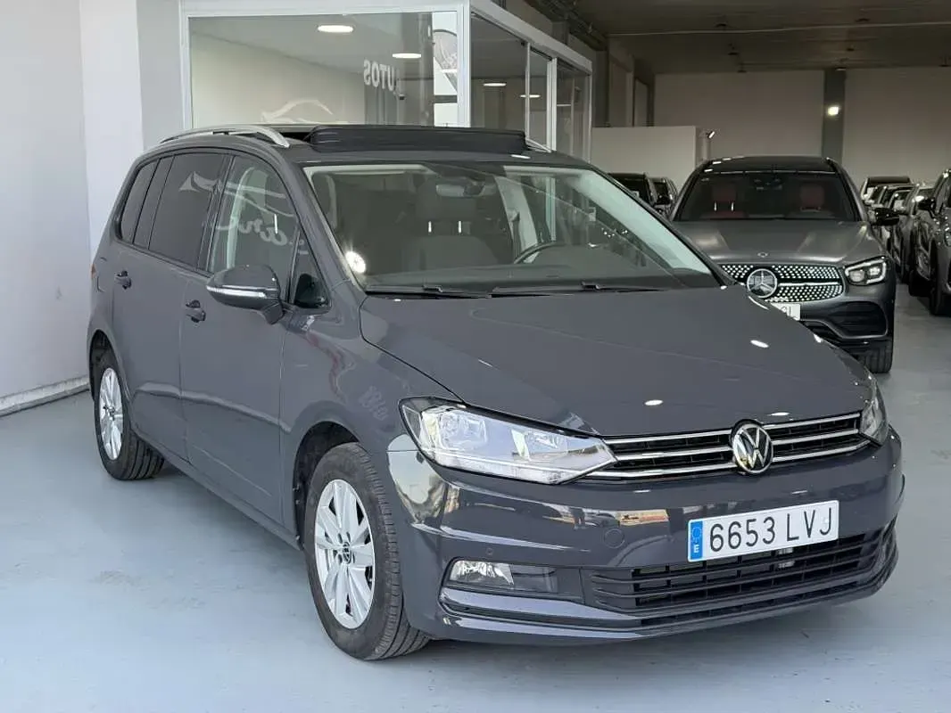 Usado VW Touran Advance 150 CV (110 kW) 2021 Gris Monovolumen