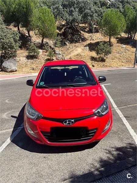 Rojo Usado 2013 Hyundai i20 Berlina | 4900 € (Precio justo) - Imagen 1/2