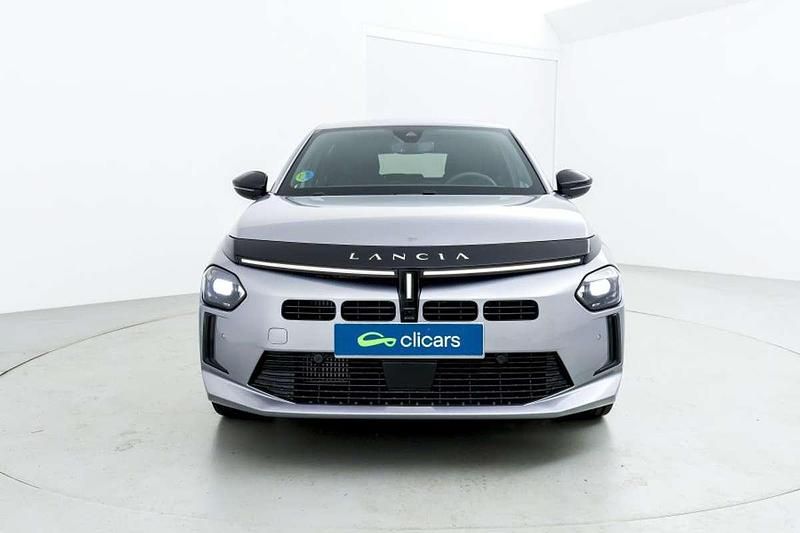 Usado Lancia Ypsilon 99 CV (72 kW) 2025 Plateado Utilitario