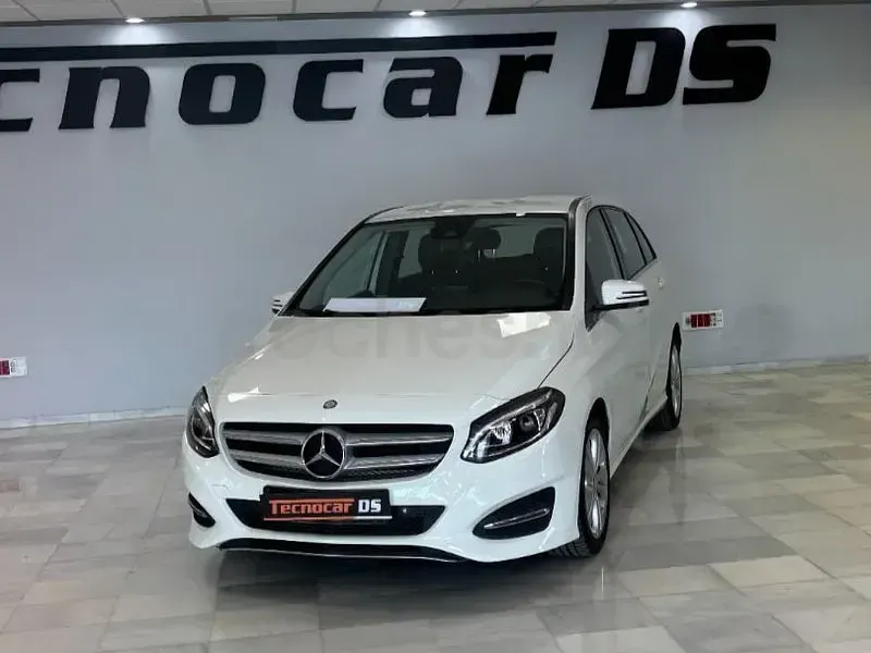 Usado Mercedes B180 Urban 109 CV (80 kW) 2016 Blanco Utilitario