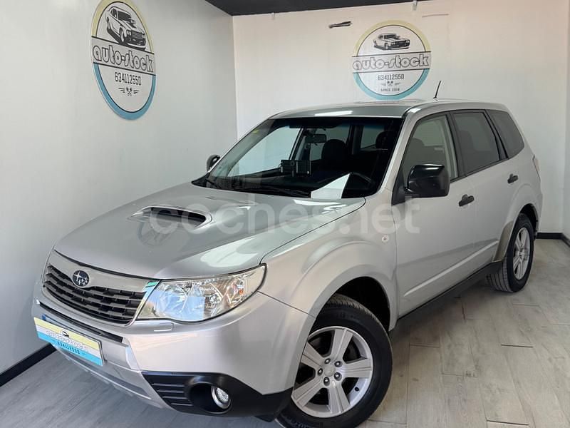Gris / plata Usado 2011 Subaru Forester Sport SUV | 5990 € - Imagen 1/4